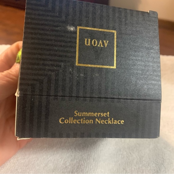 Avon “Sommerset Collecton”  Pearl Necklace with Gold Floral Accent NIB - Picture 6 of 7